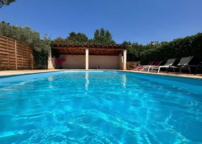 Villa De La Roque